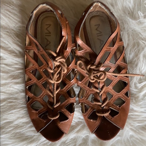 Shoes - Picture 3 of 4